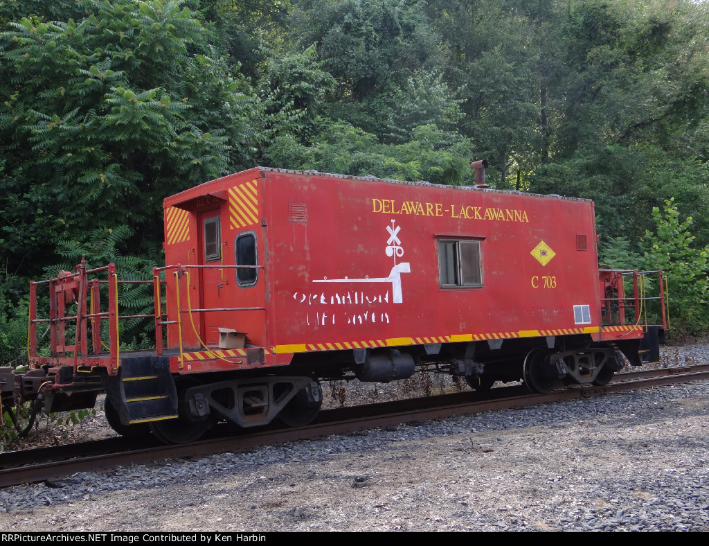 D&L Caboose C703